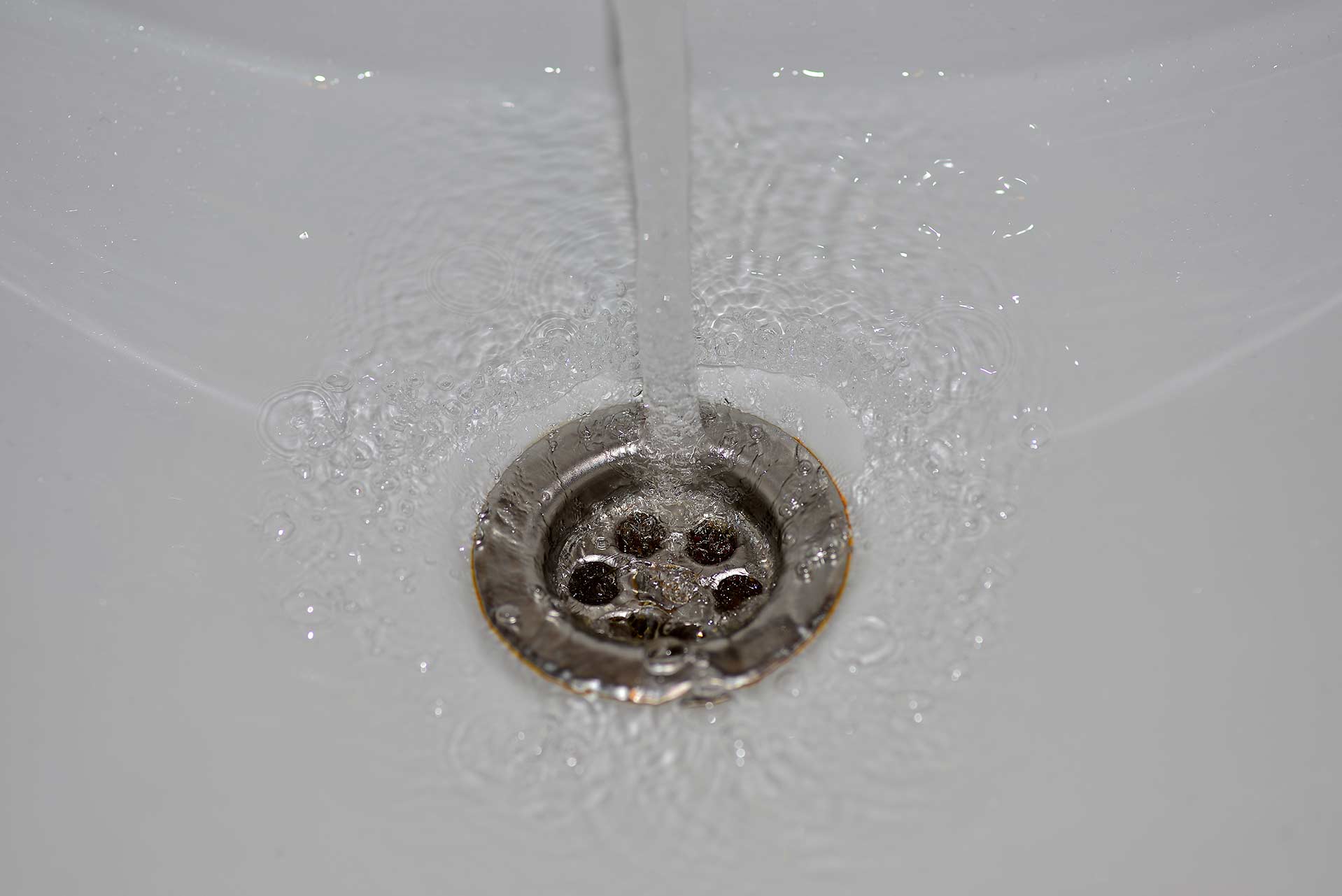 A2B Drains provides services to unblock blocked sinks and drains for properties in Luton.